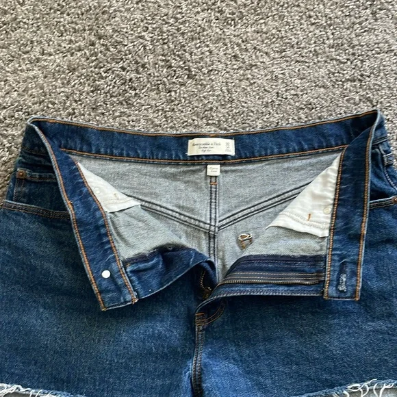 Abercrombie & Fitch Curve Love High Rise Mom Short - Picture 2 of 4